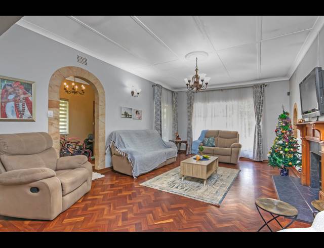 4 BEDROOM FREEHOLD FOR SALE IN BRAMLEY
